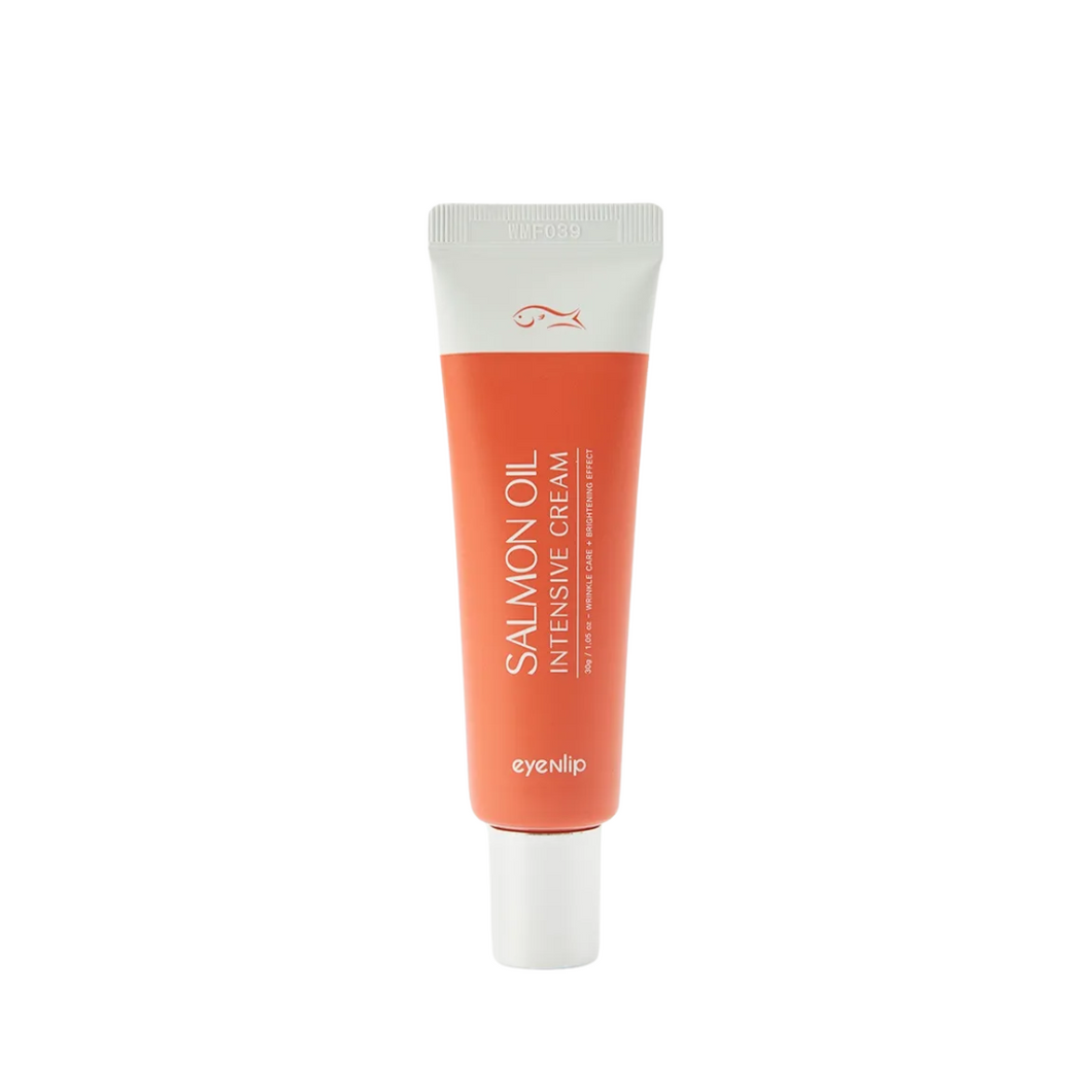 EYENLIP Salmon Oil Intensive Cream is a deeply moisturizing cream designed to rejuvenate and strengthen the skin. Formulated with 0.5% Salmon Oil, it harnesses the nourishing properties of omega fatty acids to enhance skin elasticity and diminish signs of aging. This cream is enriched with Niacinamide, which brightens the complexion and evens out skin tone, and Ceramide NP, which reinforces the skin’s barrier function. The inclusion of a powerful peptide complex aids in repairing the skin and reducing the a